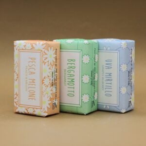 saponi solidi della linea spring alla pesca melone, bergamotto ed uva mirtillo, prodotto da alchimia soap