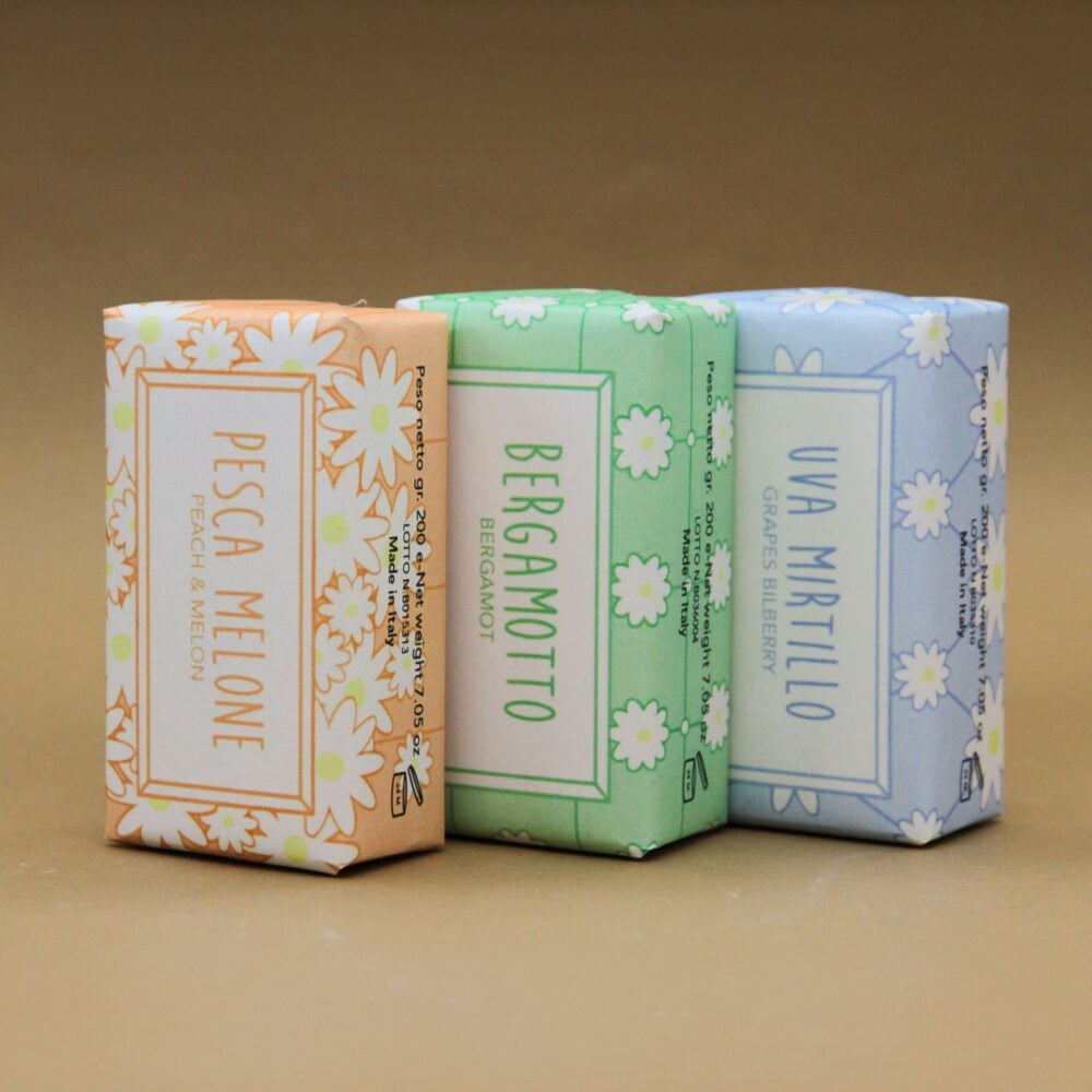 saponi solidi della linea spring alla pesca melone, bergamotto ed uva mirtillo, prodotto da alchimia soap