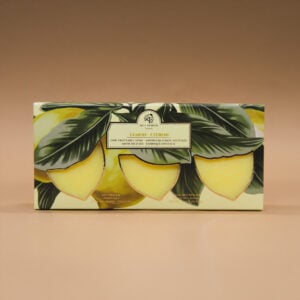 astuccio con tre pezzi di sapone solido al limone prodotto da alchimia soap