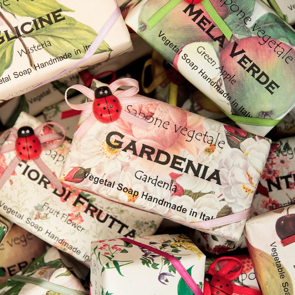 Saponette solidi incartate della linea classica ladybug di alchimia soap. varie profumazioni
