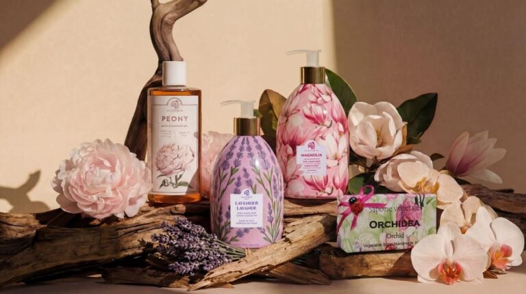 assortimento di prodotti corpo primaverili con fragranze floreali: orchidea, magnolia, peonia, lavanda